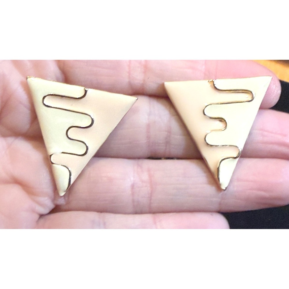 Vintage 80s Cream Enamel Triangle Stud Earrings Gold Squiggle Memphis Geometric
